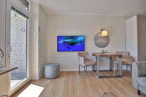 Fernseher, Stereoanlage