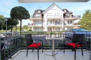 Unclassified image, 2 of 22, button