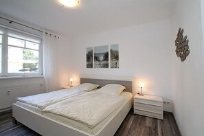 2 bedrooms, iron/ironing board, WiFi