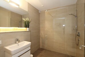 Unclassified image, 4 of 19, button