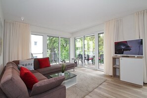 Fernseher, Stereoanlage