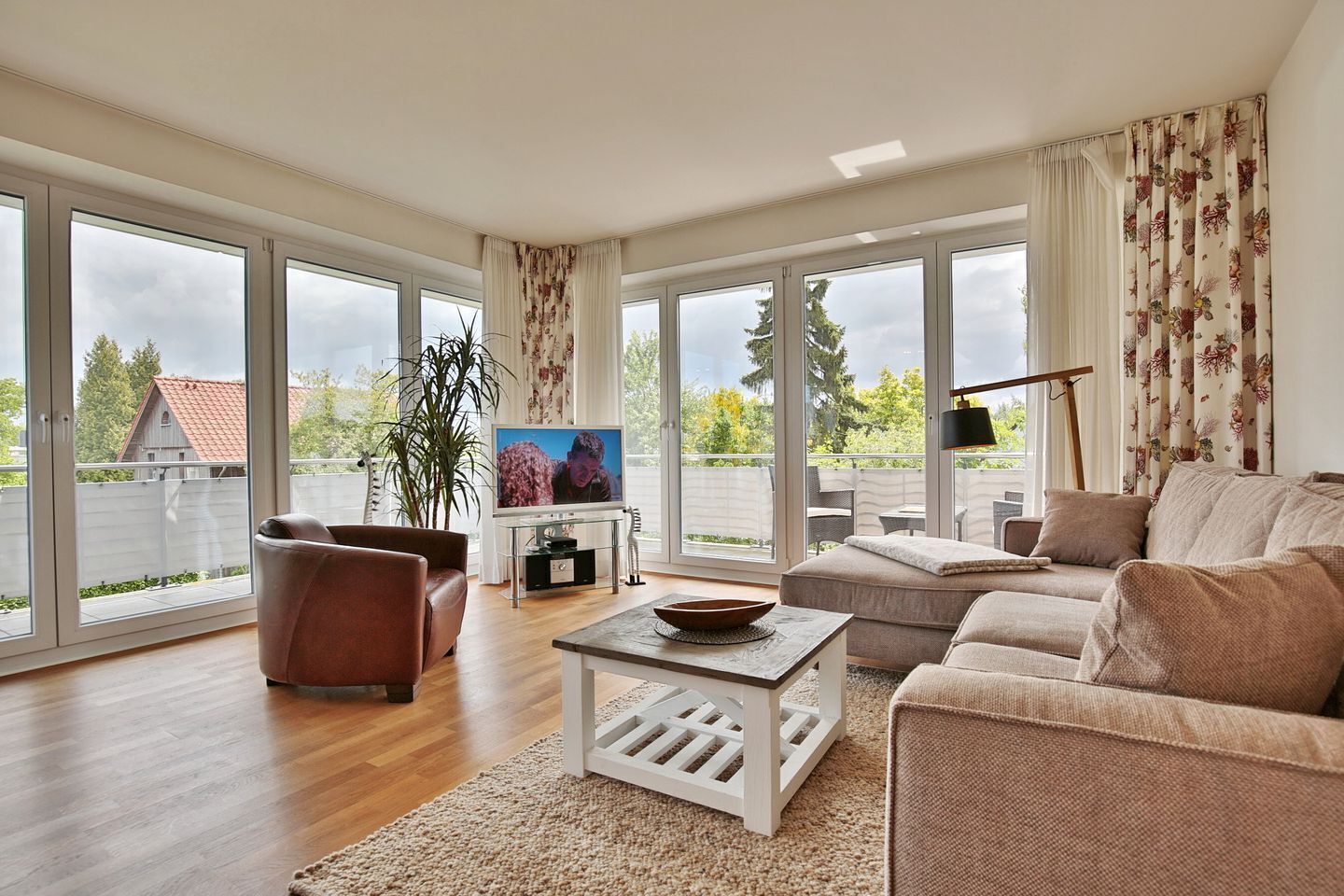 Televisión, reproductor de DVD y estéreo 