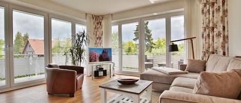 Fernseher, DVD-Player, Stereoanlage