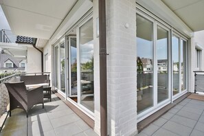 Unclassified image, 5 of 24, button