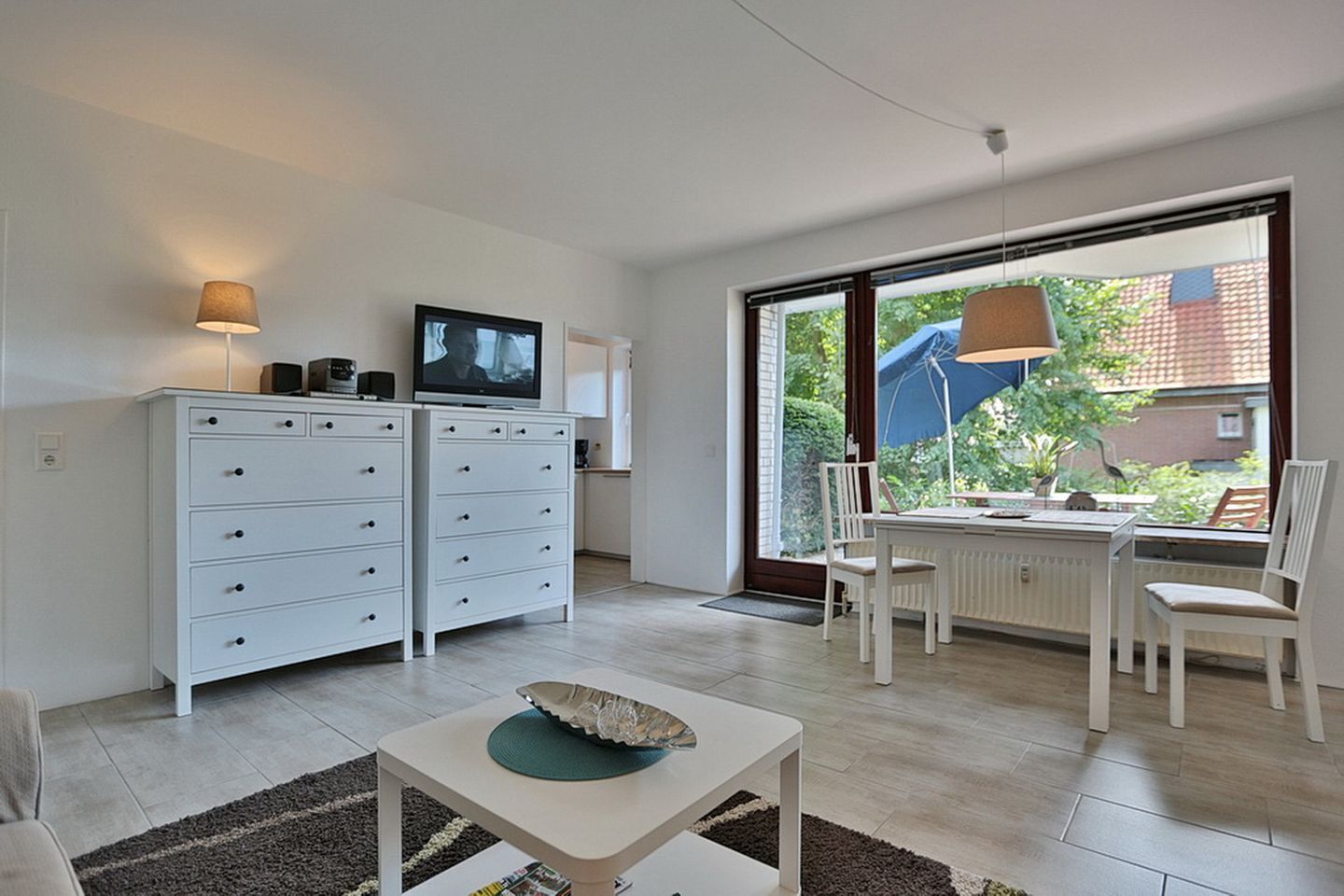 Fernseher, DVD-Player, Stereoanlage