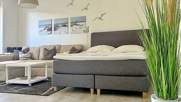 Fernseher, DVD-Player, Stereoanlage