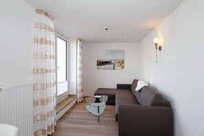 Fernseher, DVD-Player, Stereoanlage