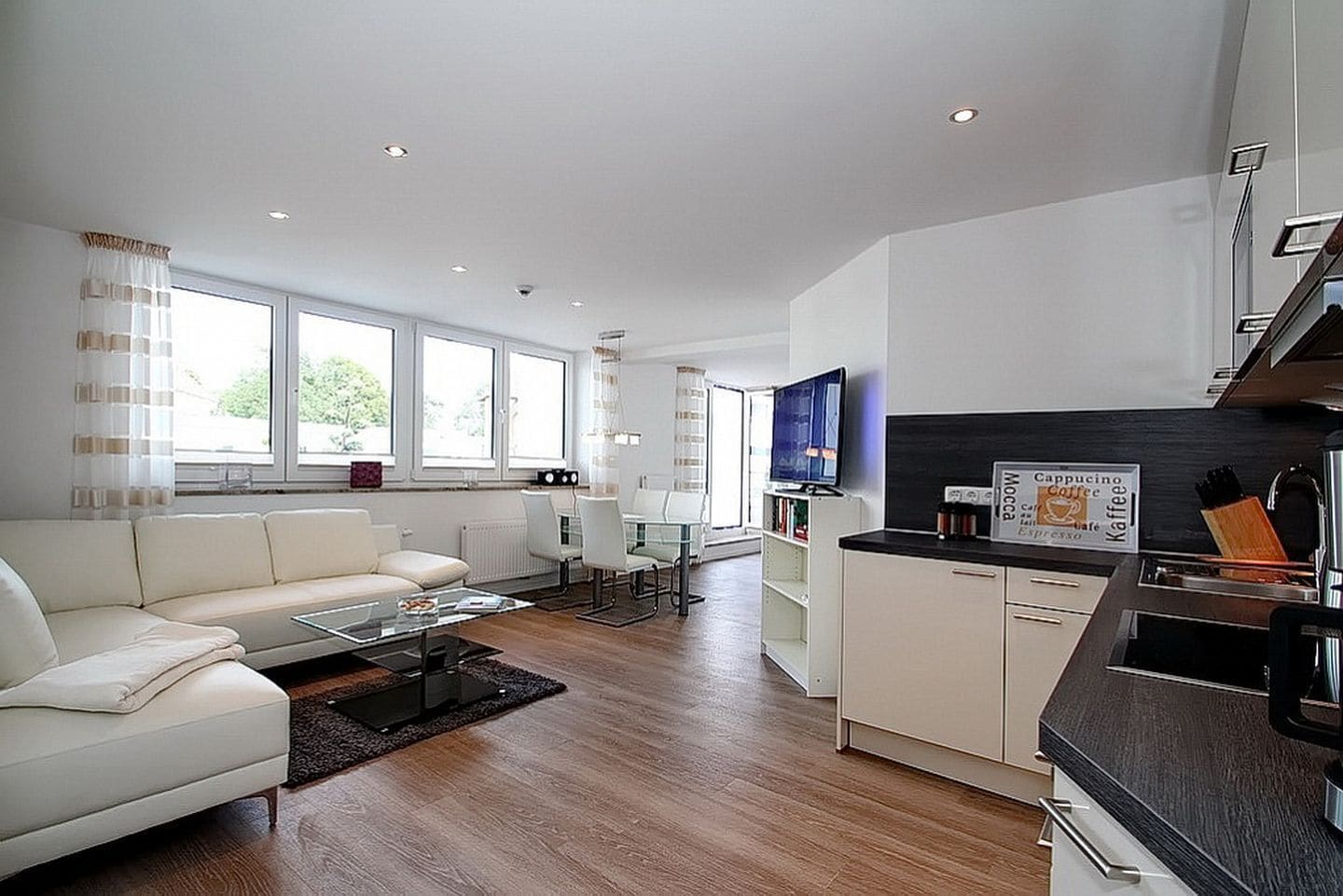 Tv, dvd-spelare och en stereo