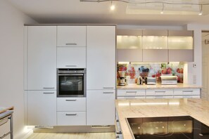 Unclassified image, 3 of 28, button