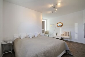 3 bedrooms, iron/ironing board, WiFi