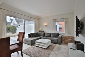 Fernseher, Kamin, DVD-Player, Stereoanlage