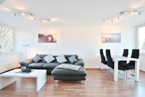 Unclassified image, 4 of 22, button