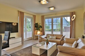 テレビ、DVD プレーヤー、ステレオ