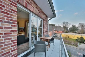 Unclassified image, 5 of 23, button