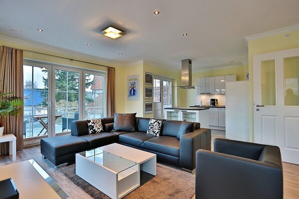 Unclassified image, 1 of 23, button