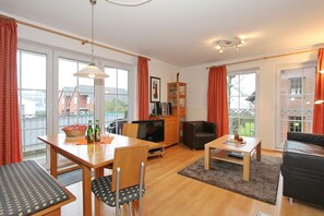 Fernseher, DVD-Player, Stereoanlage