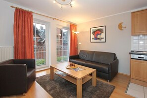 Fernseher, DVD-Player, Stereoanlage