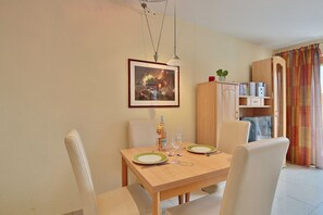 Unclassified image, 2 of 18, button