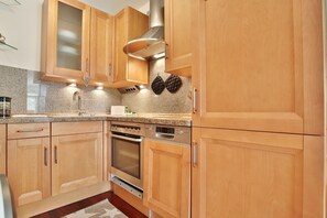 Kühlschrank, Ofen, Herdplatte, Geschirrspüler