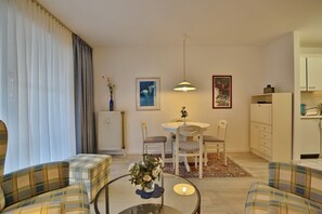 Fernseher, DVD-Player, Stereoanlage