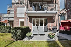 Unclassified image, 3 of 21, button