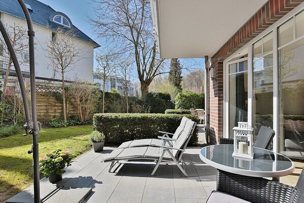 Unclassified image, 1 of 21, button