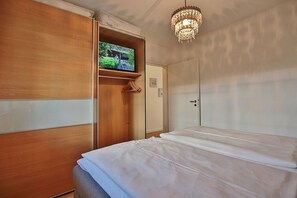 Unclassified image, 5 of 21, button