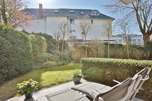 Unclassified image, 2 of 21, button