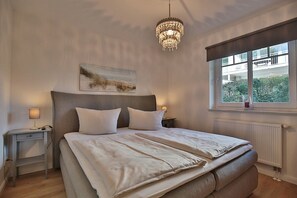 Unclassified image, 5 of 21, button