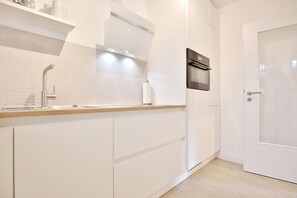 Geladeira, fogão, cooktop, lava-louças