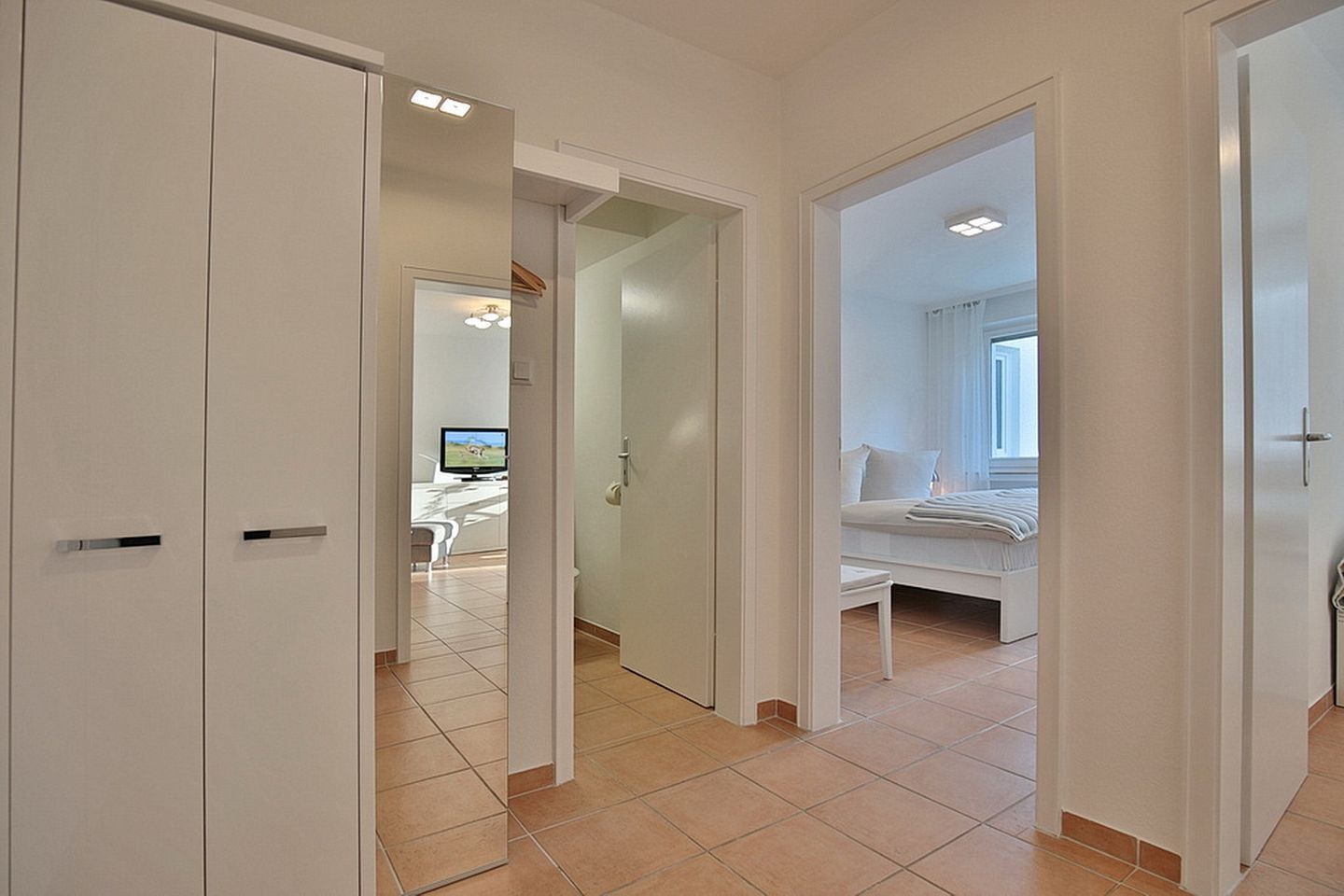 2 bedrooms, iron/ironing board, WiFi