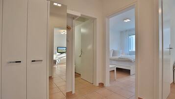 2 bedrooms, iron/ironing board, WiFi