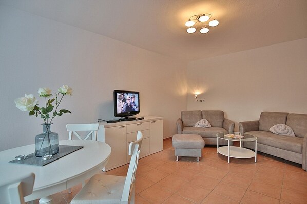 TV, DVD-spiller og stereoanlegg