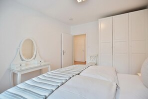 Unclassified image, 3 of 18, button - Domizil Strandallee 30 Apartment 28 - Domizil Strandallee 30 (Timmendorfer Strand)