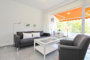 Fernseher, DVD-Player, Stereoanlage