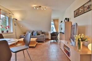 Fernseher, DVD-Player, Stereoanlage