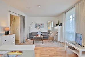 TV, DVD-spiller og stereoanlegg