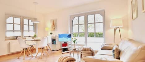 Télévision, lecteur de DVD, chaßne hi-fi