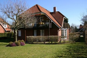 Unclassified image, 5 of 17, button