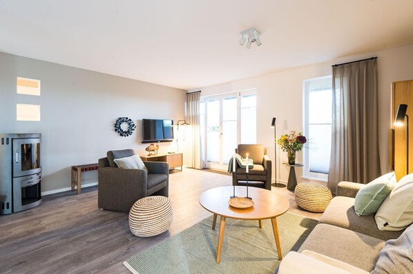 TV, fireplace, stereo