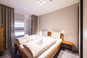 2 bedrooms, iron/ironing board, WiFi