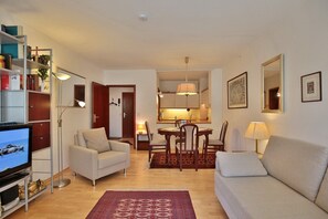 Fernseher, DVD-Player, Stereoanlage