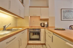 Microwave, oven, stovetop, coffee/tea maker