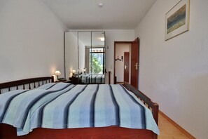 1 Schlafzimmer, Bügeleisen/Bügelbrett