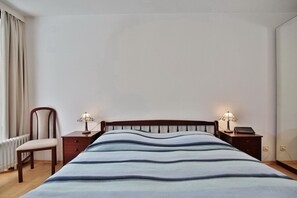 1 bedroom, iron/ironing board