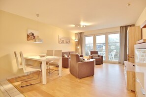 Unclassified image, 2 of 18, button