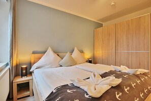 2 bedrooms, iron/ironing board, WiFi