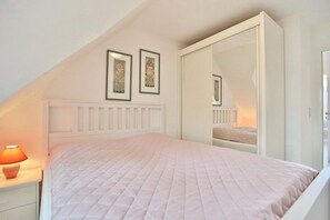 Unclassified image, 5 of 13, button