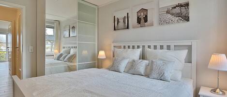 2 chambres, fer et planche Ă repasser