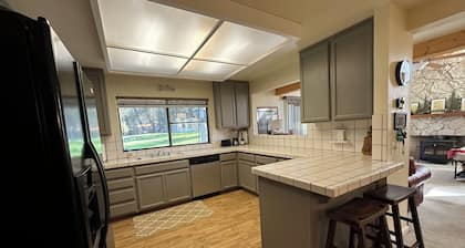 Beautiful and Spacious Townhome on the 5th Hole of Plumas Pines Golf Course